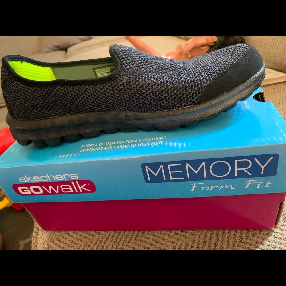 Sketchers new size 8 1/2 $25